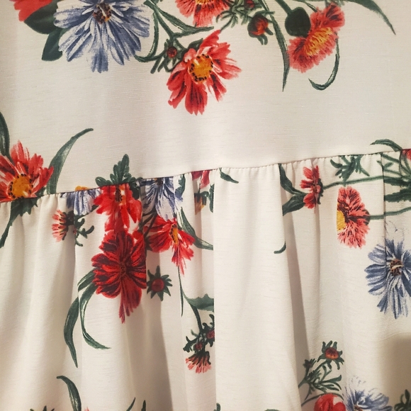 Floral Top - Picture 2 of 4